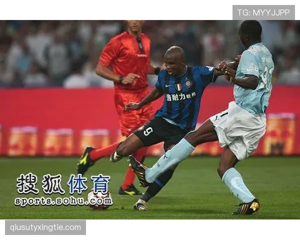 埃托奥如何通过跑位优化提升射门效率并确立锋线核心地位